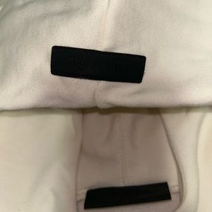 I’m selling this brand new essential hoodie , never warn brought it as a gift